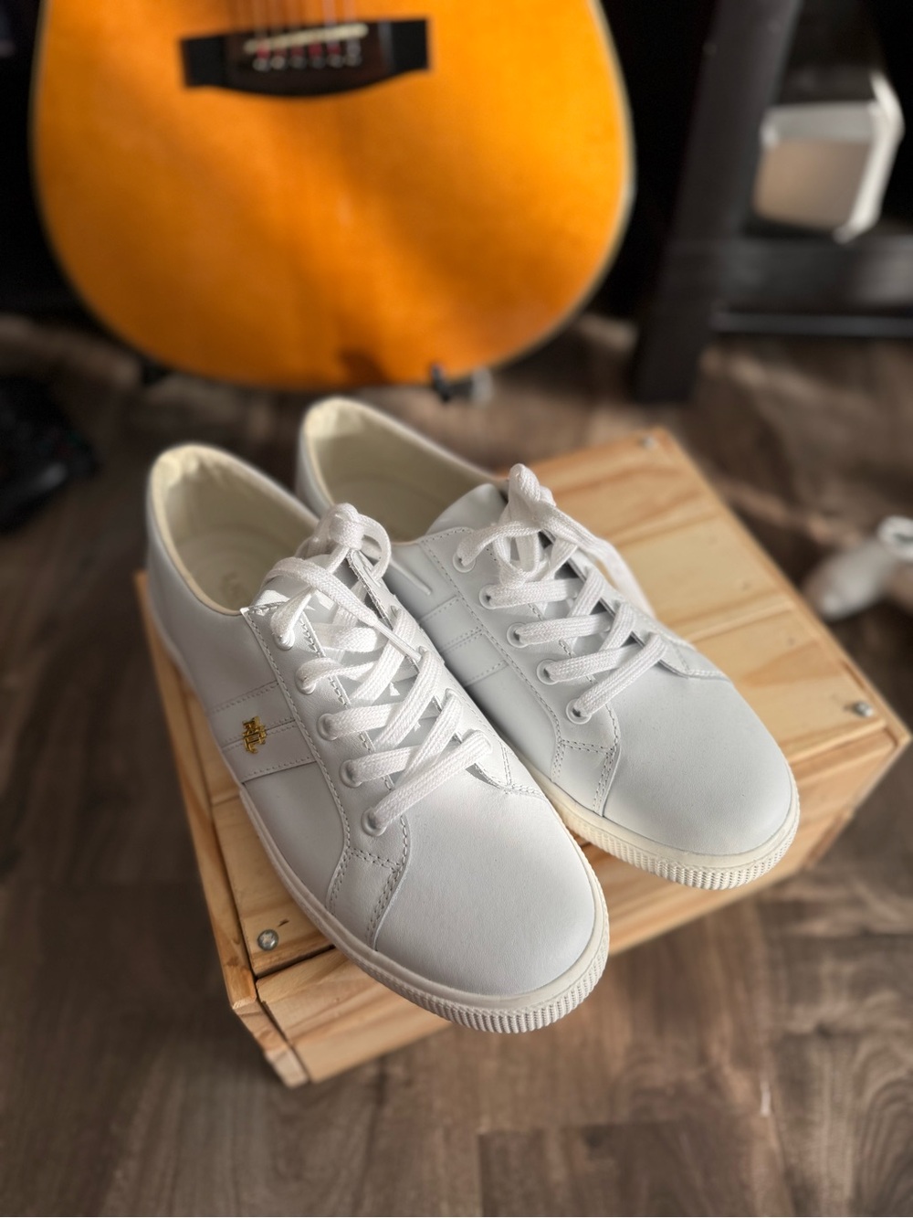 NEW Lauren Ralph Lauren White Leather Sneakers – Gold LRL Logo – Sz 9.5